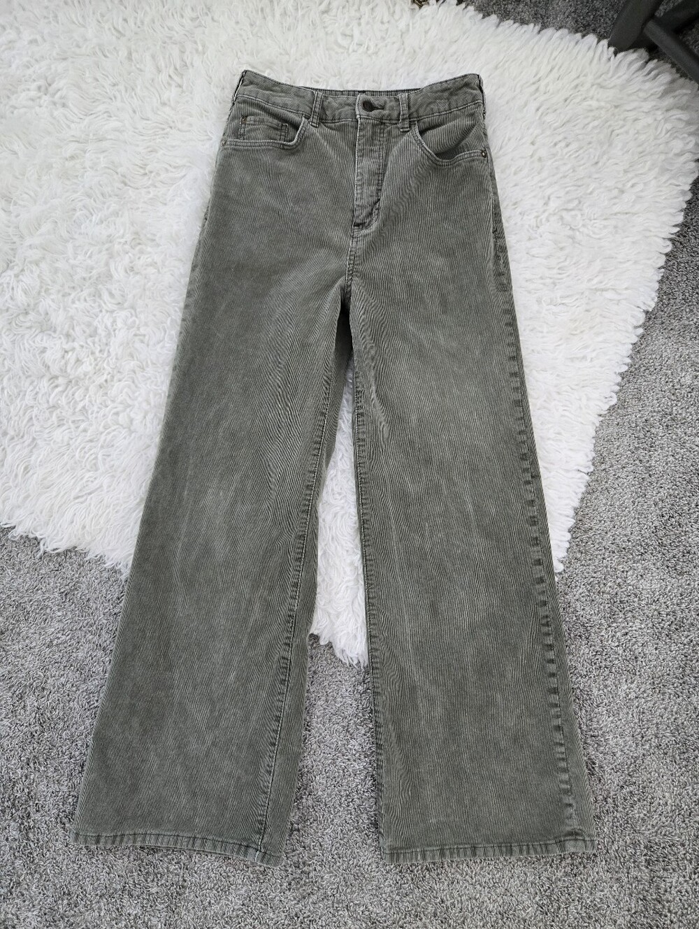 Pilcro and the Letterpress wide-leg corduroy pants. Faded olive. Size 27.